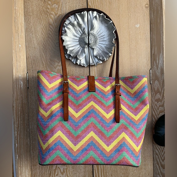 Dooney and Bourke tote bag - Picture 11 of 11